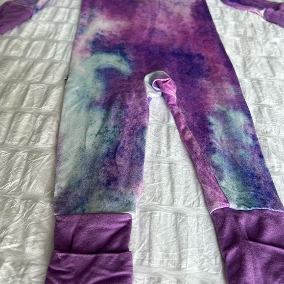 Little Sleepies Purple Watercolor Zippy Pajamas Size 0-3M VGUC - Picture 8 of 9